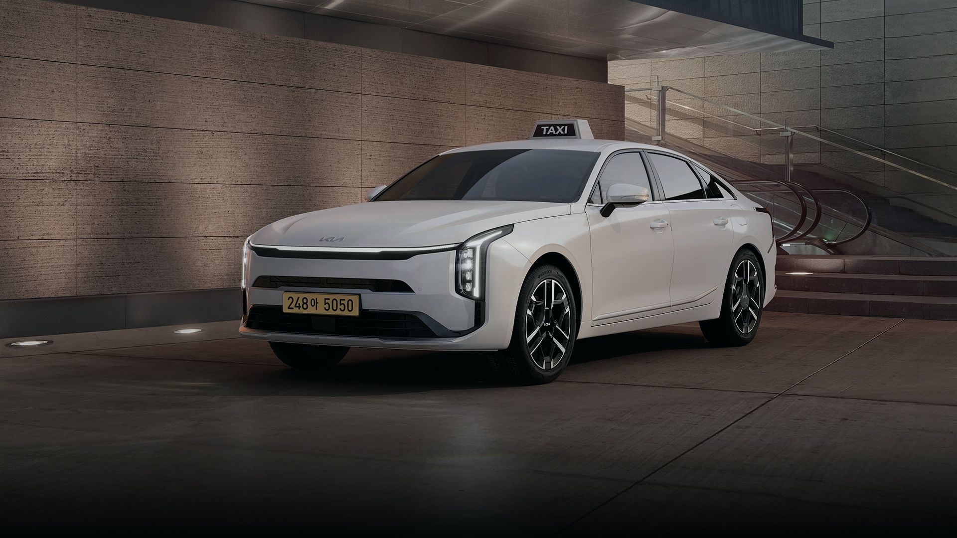 luxury_sedan_silver