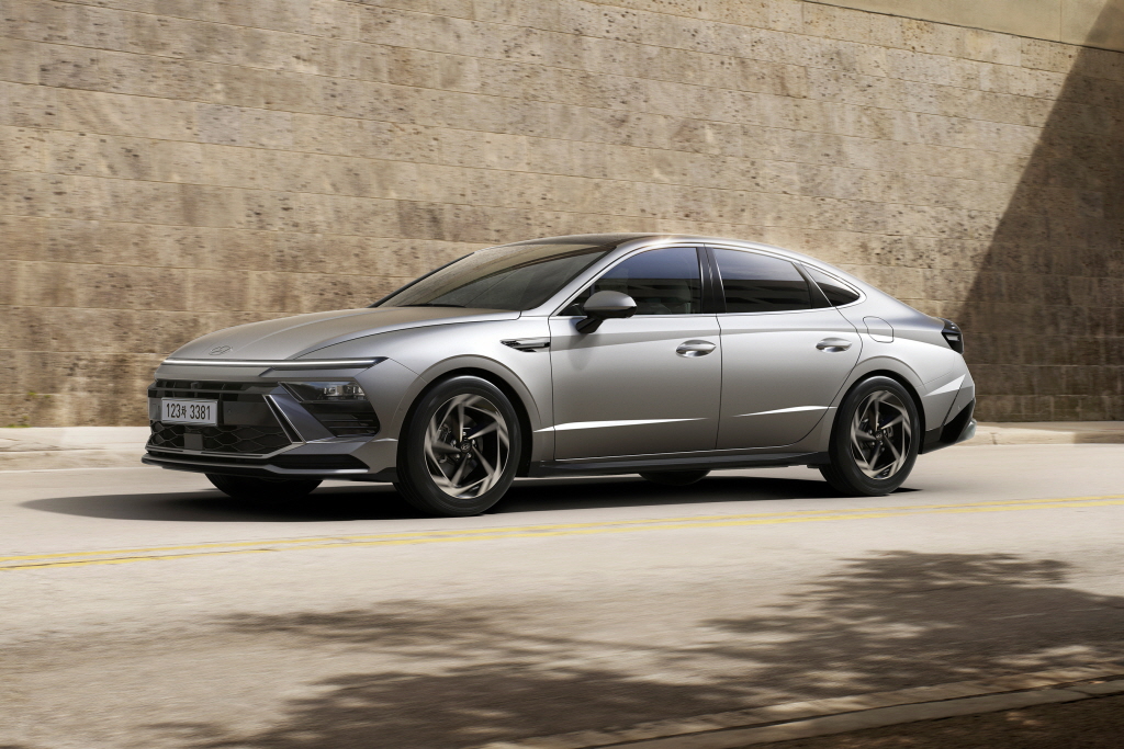 Modern_Sedan_Car
